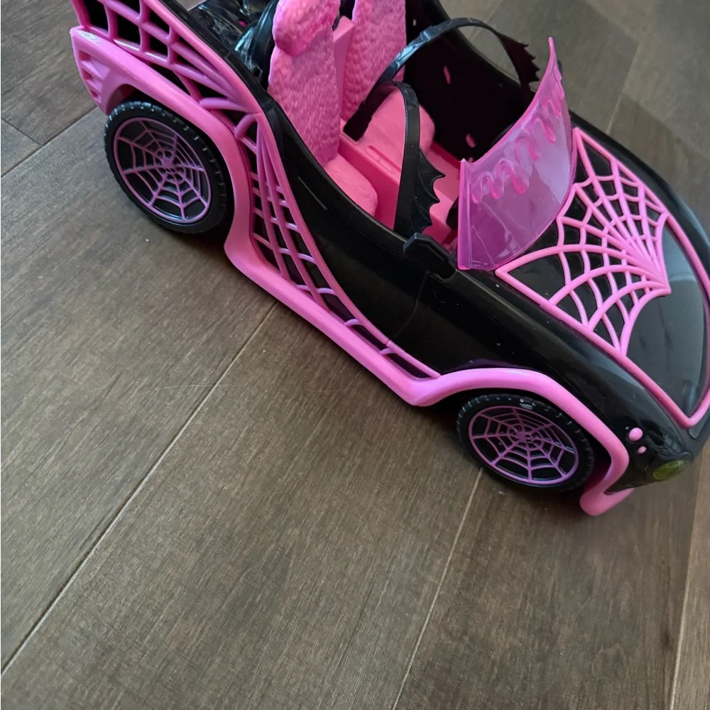 🖤 Monster High Black & Pink Toy Car 💖 - Picture 2 of 5